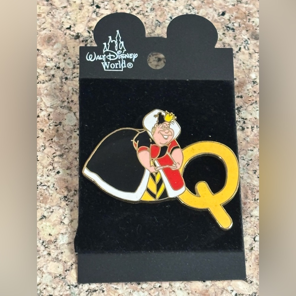 Disney Pin Trading Alice in Wonderland Queen of Hearts Alphabet Pin Letter Q